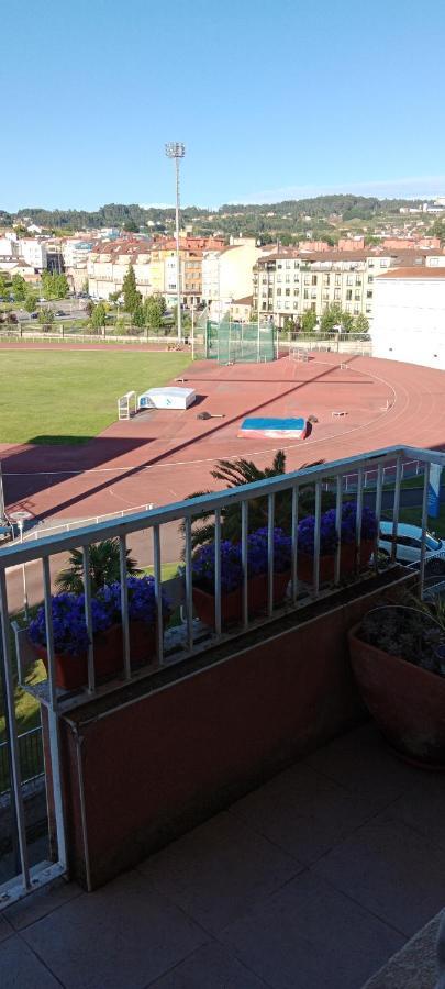 Vistas A La Pista De Atletismo Lägenhet Pontevedra Exteriör bild
