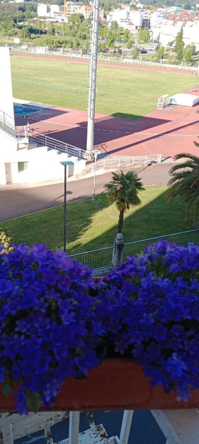 Vistas A La Pista De Atletismo Lägenhet Pontevedra Exteriör bild