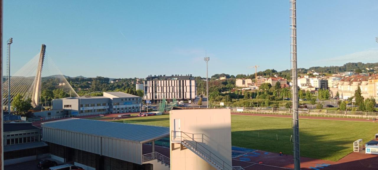 Vistas A La Pista De Atletismo Lägenhet Pontevedra Exteriör bild